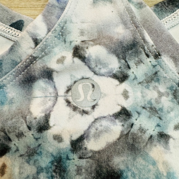 Lululemon - Racerback tank, Kaleidofloral Multi print, size 8, great condition! - Picture 3 of 4